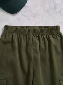 SHEIN Streecool Kids 2件套男童休闲宽松印花T恤和褶皱工装裤套装，适合日常、通勤、休闲、度假、街头穿着。 - 軍綠色 - 查看 5