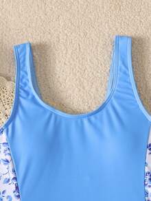 SHEIN Bộ 2 món đồ bơi và quần short họa tiết hoa nhí cho bé gái tuổi teen, kiểu dáng thời trang, giản dị và thanh lịch, thích hợp cho bơi lội, kỳ nghỉ hè, bãi biển, hồ bơi, tiệc tùng, v.v. - Màu xanh nhạt - Xem 6