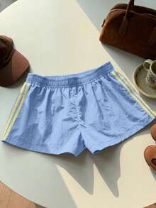 Comfortcana Quần short thể thao nữ màu xanh dương dáng ngắn, có viền sọc vàng bên hông, làm từ vải dệt trơn. - Màu xanh lam - Xem 3