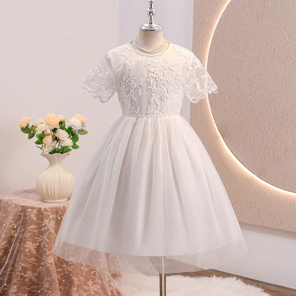 Vestido blanco de malla para niñas, vestido formal de encaje blanco con cuello redondo, manga corta y cintura texturizada, vestido de encaje blanco p