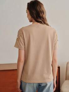 Anewsta Kaos Wanita Lengan Pendek Model Pas Badan dengan Kerah Bulat, Hiasan Manik-manik dan Jala Berongga, Desain Bahu Terbuka, Warna Polos - Khaki - View 3
