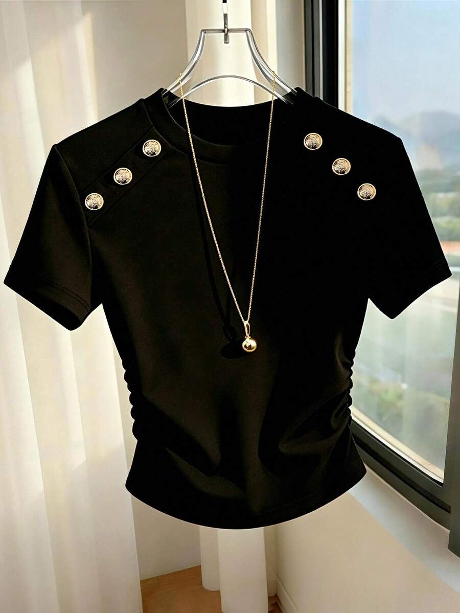 SHEIN Franclia 女士夏季时尚短袖T恤，简约金属装饰腰部褶皱修身金色纽扣装饰，优雅办公休闲两相宜 - 黑色 - 查看 1