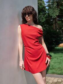 SHEIN Luminelle Đầm ngắn dáng chữ A xếp ly bất đối xứng vai bằng vải lanh màu đỏ mới dành cho nữ mùa xuân/hè. - Đỏ - Xem 5