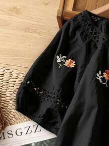 SHEIN LUNE CURVE Plus Size Women Floral Embroidery Pattern Casual Versatile Daily Wear Shirt - Black - View 5