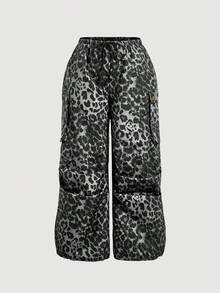 SHEIN MOD Quần cargo họa tiết da báo cỡ lớn, quần dài nữ ống đứng thoải mái, quần họa tiết da báo dáng rộng, quần da báo, phong cách Phục Hưng, màu đỏ tía, trang phục mùa thu, dành cho phụ nữ cao, quần màu nâu, quần ống rộng cho nữ, dịp năm mới, ngày Valentine - Màu xám đen - Xem 1