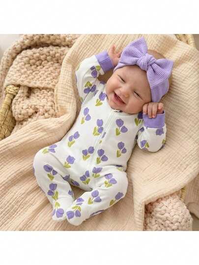 SHEIN Bộ đồ ngủ liền thân thoải mái, mềm mại, in họa tiết hoa, có khóa kéo phía trước dành cho bé sơ sinh.