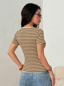 SHEIN Almamuse Áo thun nữ tay ngắn cổ tròn phối màu tương phản, họa tiết hoa khoét rỗng dễ thương, phong cách thường ngày. - Màu vàng ngỗng - Xem 2