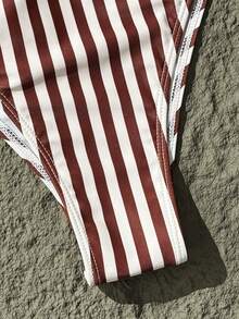SHEIN Swim SPRTY Áo tắm biển mùa hè dành cho nữ, họa tiết sọc ngẫu nhiên, áo tắm liền thân không tay chống nắng, thiết kế nửa khóa kéo, dáng suông ôm sát, cắt cao. - Nhiều màu - Xem 6
