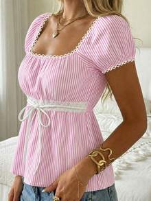 CovetEZ Camiseta casual de verano para mujer con rayas rosas y blancas, mangas abullonadas con ribete de encaje y decoración de lazo, estilo minimalista para casa, picnic, vacaciones y playa - Multicolor - Ver 5