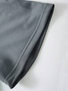 Manfinity Homme 2 pièces/Set T-shirt à manches courtes en tissu confortable et short à taille élastique avec cordon et poches multiples, décontracté pour les vacances, les fêtes, les sorties, les sports, le bureau, style classique printemps/été, convient pour un usage personnel ou en cadeau - Gris foncé - Voir 4
