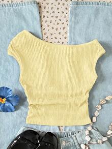 SHEIN Áo kiểu trễ vai bèo nhún màu vàng cho bé gái tuổi teen, thiết kế không tay có họa tiết, chất liệu mềm mại phù hợp cho mùa hè, kiểu dáng trễ vai kết hợp với chất liệu có họa tiết độc đáo phù hợp cho trang phục thường ngày, không bó sát và dễ phối đồ, tạo nên vẻ ngoài dịu dàng và trẻ trung. - Màu vàng - Xem 5