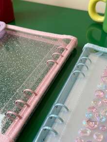 Joivida Format A5 Classeur avec deux couvertures, livret d'autocollants, carnet de bord, pages à onglets encastrés, set de rechange, classeur A5, livret d'autocollants, cahier à feuilles mobiles, 10 sacs de remplissage adhésifs, album photo DIY à gouttes de rosée et feuilles, fournitures scolaires pour la rentrée - Tricot A5 - Voir 5