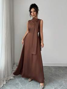 SHEIN Elenzya 女士咖啡棕色系带拼接领无袖收腰褶皱A字设计优雅通勤高级缎面质感连衣裙 - 咖啡棕 - 查看 6