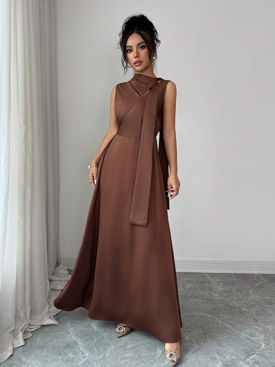 SHEIN Elenzya Đầm nữ màu nâu cà phê, cổ buộc dây, không tay, eo thắt, dáng chữ A, xẻ tà, thanh lịch, sang trọng, cao cấp, chất liệu satin. - Cà phê nâu - Xem 1