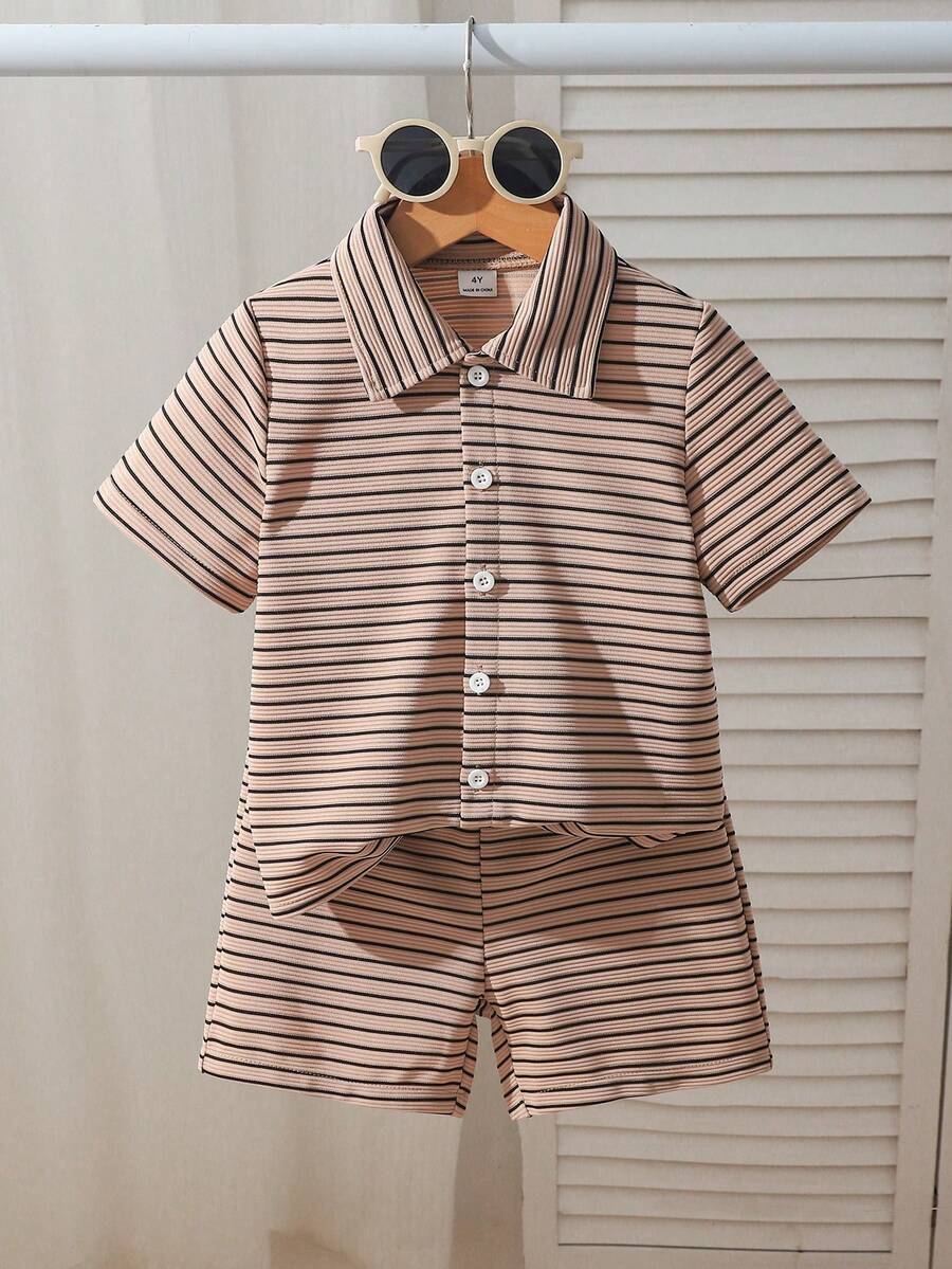 SHEIN 2件組小男孩紋理條紋短袖上衣與短褲套裝,休閒日常穿著,適合夏季,多場合百搭 - 棕色 - 查看 1