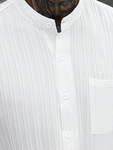 Manfinity CasualCool 男士夏季休闲度假通勤简约纯色纹理面料立领半扣短袖衬衫短裤套装 - 白色 - 查看 6