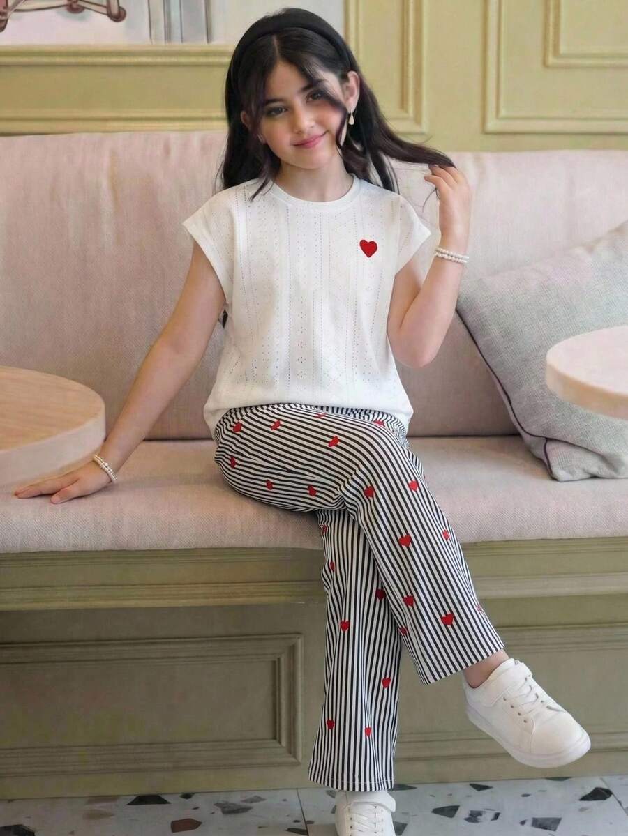 SHEIN KIDS KIDS 女孩愛心印花無袖寬腿褲2件套,白色無袖愛心圖案上衣搭配黑白條紋愛心印花寬腿褲,親膚面料,甜美休閒風格兒童服飾,適合春秋日常穿著與校園穿搭,小眾設計兒童套裝 - 白色 - 查看 1