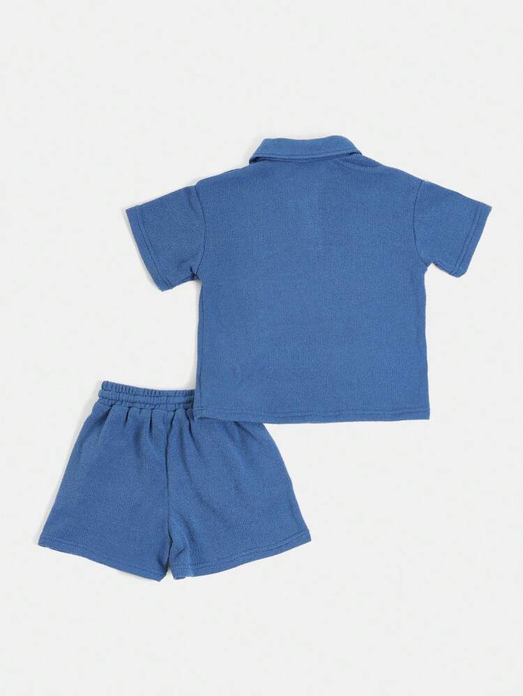 Jungen Blaues Poloshirt und passende Shorts Zweiteiliges Sommer Lässig Outfit mit Kragen und gesticktem Logo Patch