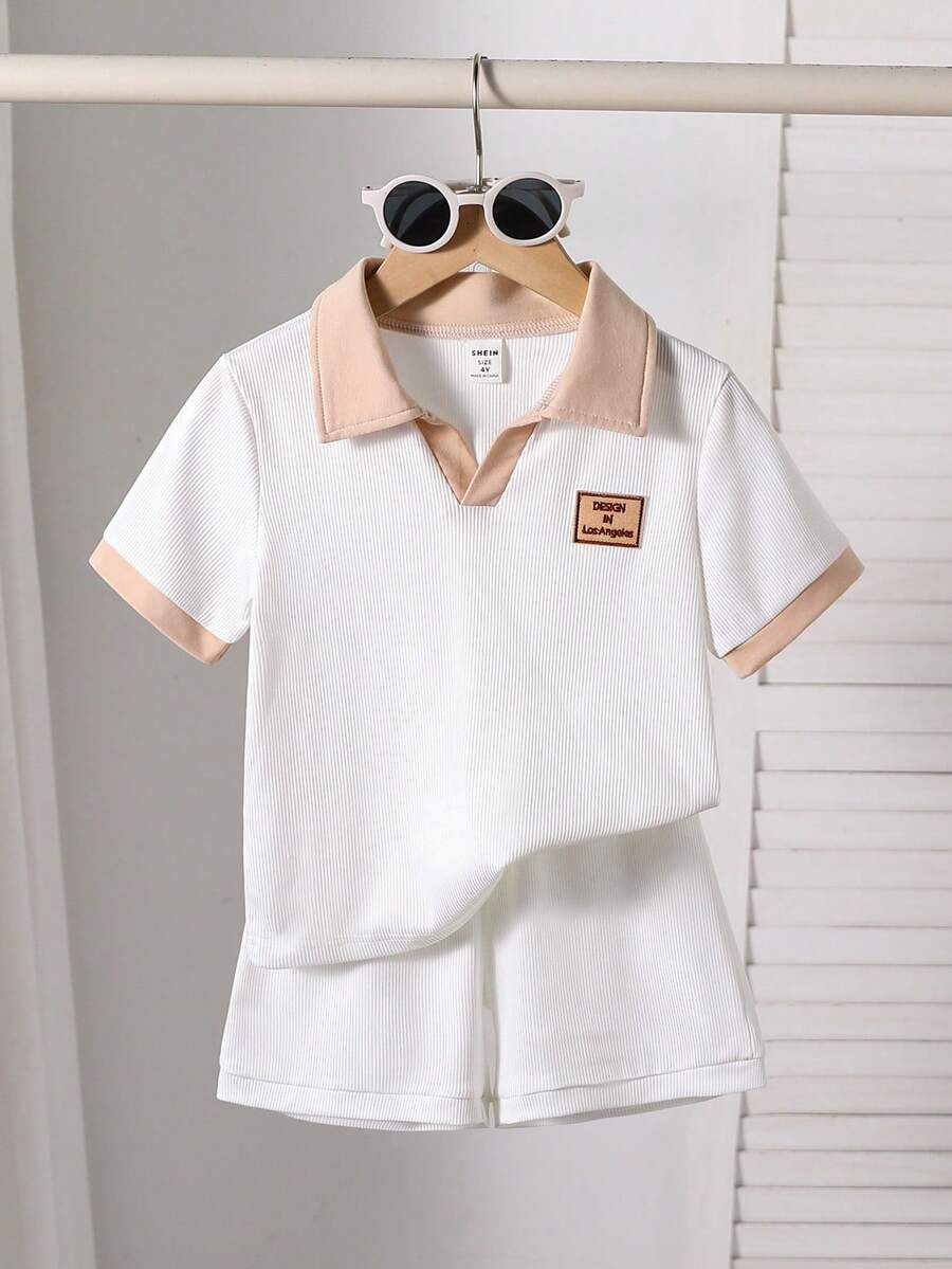 男童Polo衫短裤套装，简约精致的幼儿夏季服装，采用柔和的白色和米色撞色设计，打造休闲奢华的风格，适合日常穿着、周末外出、家庭聚会或居家休闲。 - 白色 - 查看 1