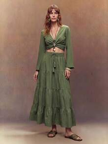 Fembélia Conjunto de 2 piezas de blusa de manga acampanada con escote en V superpuesto y falda corta de unicolor para vacaciones - Verde - Ver 1