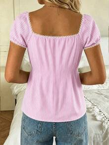 CovetEZ Camiseta casual de verano para mujer con rayas rosas y blancas, mangas abullonadas con ribete de encaje y decoración de lazo, estilo minimalista para casa, picnic, vacaciones y playa - Multicolor - Ver 2
