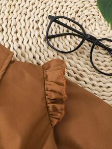 SHEIN Bebé niña Pantalones con blusa ribete con fruncido de manga con volante con cinturón - Caqui - Ver 5