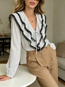 Pariaura Mẫu áo sơ mi cổ bẻ tay dài, viền bèo nhún và điểm nhấn thắt nơ, phối bèo nhún tương phản, kiểu dáng đơn giản, thích hợp cho công sở. - Nhiều màu - Xem 4