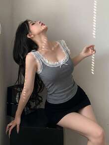 DAZY 白色蕾丝边撞色拼接音乐节情人节婚礼休闲海滩度假蝴蝶结吊带女式背心，春夏款 - 灰色 - 查看 2