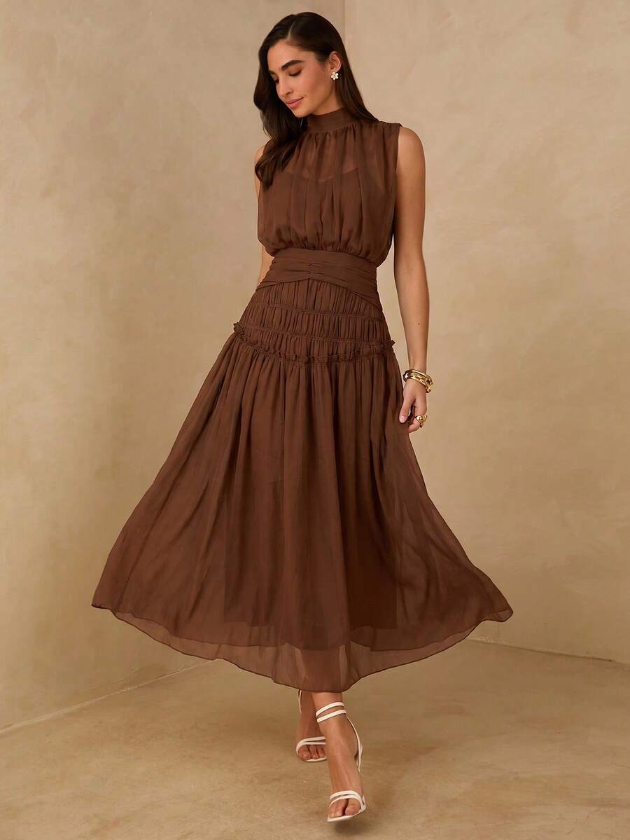 Enchnt Đầm chiffon xếp ly không tay, hở lưng, cổ tàu, màu trơn - màu nâu - Xem 1