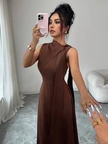SHEIN Elenzya 女士咖啡棕色系带拼接领无袖收腰褶皱A字设计优雅通勤高级缎面质感连衣裙 - 咖啡棕 - 查看 3