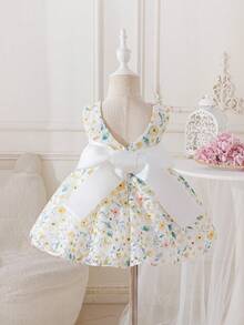 SHEIN Glamorique Kids 女婴碎花连衣裙，婴儿刺绣缎面蝴蝶结连衣裙，V领无袖露背公主裙，适合复活节派对 - 黃色 - 查看 3
