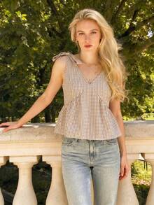 Pariaura Áo croptop cổ chữ V kẻ caro đỏ trắng cổ điển ngọt ngào - Dây nơ, lưng hở, viền bèo nhún, thích hợp cho mùa xuân hè. Áo croptop ôm dáng thanh lịch kẻ caro đỏ trắng cổ chữ V - Dây nơ, lưng hở, viền bèo nhún, thích hợp cho mùa xuân hè. Áo croptop trẻ trung, rực rỡ kẻ caro đỏ trắng cổ chữ V - Dây nơ, lưng hở, viền bèo nhún, thích hợp cho mùa xuân hè. - Cà phê nâu - Xem 7