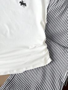 SHEIN 青少年女孩春夏新款時尚休閒極簡白色印花T恤與黑白條紋長褲針織兩件套，居家、外出、上學、度假皆適用，百搭青少年女孩 - 黑與白 - 查看 4