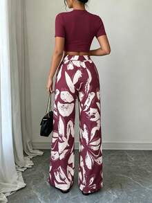 Elenzga Bộ 2 món đồ mặc thường ngày đi nghỉ mát: Áo croptop màu trơn và quần họa tiết hoa. - Màu Đỏ Sâu - Xem 2