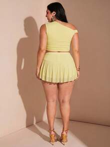 SHEIN BAE Set de 2 piezas para mujer de talla grande con top asimétrico con cuello verde oliva y volantes, y falda ajustada con volantes, conjunto para vacaciones - Amarillo claro - Ver 6