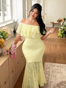 FleurLily Vestido maxi ajustado elegante con hombros descubiertos, volantes en el bajo y encaje para uso diario en talla grande - Amarillo - Ver 3
