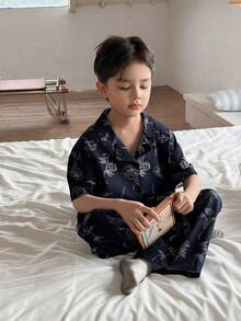 Dazy Kids Bộ đồ ngủ gồm áo sơ mi cổ bẻ in họa tiết cài cúc và quần ống đứng, thích hợp cho bé trai tuổi thiếu niên. - Màu xanh hải quân - Xem 7