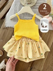 SHEIN LMoss Kids 2 piezas Conjunto de top de tirantes de punto de unicolor y shorts con volantes a cuadros para niña bebé - Multicolor - Ver 3
