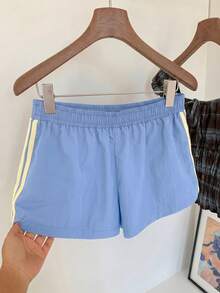 Comfortcana Quần short thể thao nữ màu xanh dương dáng ngắn, có viền sọc vàng bên hông, làm từ vải dệt trơn. - Màu xanh lam - Xem 4