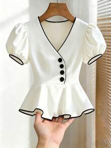 SHEIN Franclia 女士夏季V领撞色领口泡泡袖衬衫，松紧腰身设计。黑白梭织面料，优雅时尚，适合通勤和日常穿着。拉链上衣女式连衣裙，泡泡袖上衣，优雅连衣裙，白色连衣裙配黑色滚边，法式风格衬衫，女士衬衫，新款优雅现代护士装S3433，女装最新款上衣，新款高品质连衣裙，荷叶边上衣，白色衬衫配黑色滚边，女士泡泡袖上衣，V领纽扣上衣，泡泡袖上衣，荷叶边上衣。 - 黑與白 - 查看 1