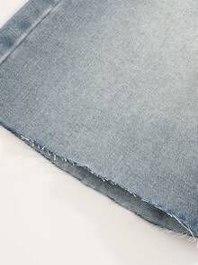 SHEIN Denimly 少女休闲日常都市街头学院风浅色水洗哥特式深色十字印花牛仔百慕大短裤，松紧腰，纽扣前襟 - 淺色水洗藍 - 查看 9