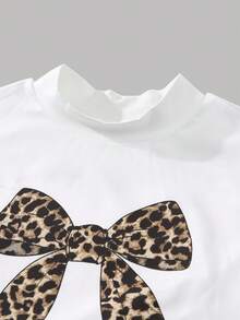 Conjunto de camiseta branca casual para garota jovem com estampa de leopardo e laço, combinada com calça também com estampa de leopardo. - Multicolorido - Ver 9