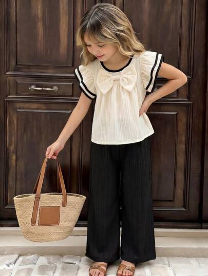 SHEIN Bộ 2 món cho bé gái, kiểu dáng thường ngày, gồm áo dệt sóng trang trí nơ, cổ tròn, tay phồng, dáng rộng màu mơ và quần ống đứng màu đen đơn giản, thích hợp cho mùa xuân/hè.