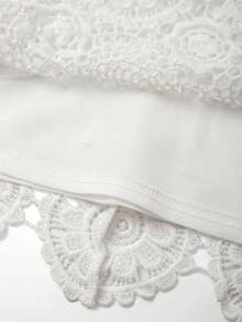 GlowEve CURVE Top ajustado de encaje con escote en V, elegante y sexy para mujeres de talla grande - Blanco - Ver 6
