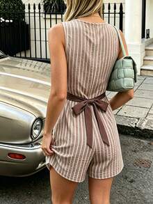 SHEIN PariChic Bộ jumpsuit không tay dáng suông kẻ sọc thắt eo, phong cách nghỉ mát mới dành cho nữ. - Cà phê nâu - Xem 1