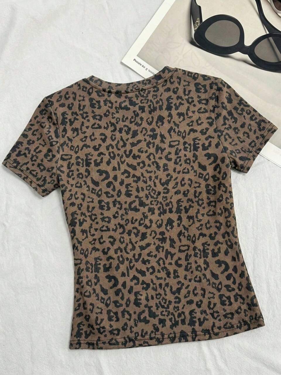 Solid Color Round Neck Fitted Short Sleeve Women T-Shirt Graphic Tee
