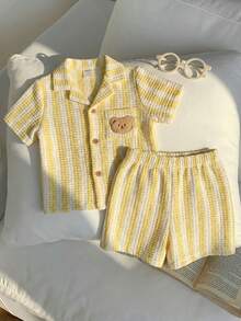 SHEIN 两件套男婴可爱夏季休闲条纹针织polo衫和松紧腰短裤套装，适合生日派对、锐舞派对、晚宴、演出、婚礼、迎婴派对、洗礼、一周岁生日庆祝、婚礼宾客、迎婴派对洗礼服装 - 黃色 - 查看 6