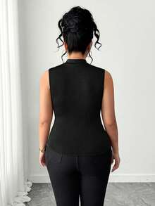 Elenzga Atasan Wanita Ukuran Besar Warna Polos Berlipit dengan Leher V Silang, Elegan untuk Berpergian - Hitam - View 2