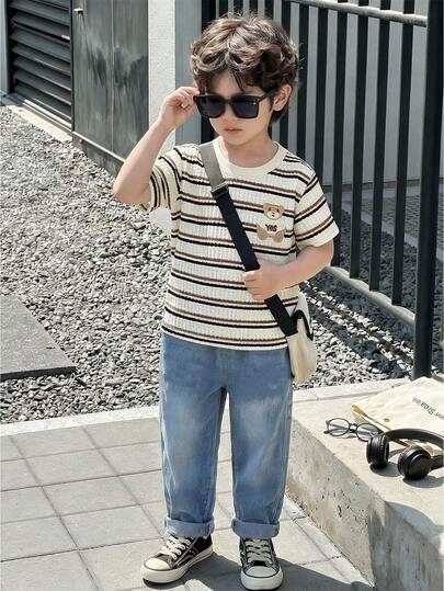 SHEIN 2pcs/Set Young Boy Fashionable Patterned Knit Striped Fabric Embroidered Decor Round Neck Short Sleeve Top Paired With Elastic Waist Washed Denim Long Pants Set, Suitable For Outdoor, Vacation, Shopping, Party, Photo Shoot And Other Occasions