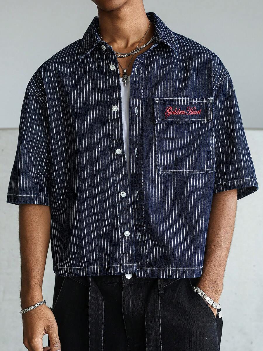 STEELVANCE Camisa de manga corta de mezclilla azul con rayas y bordado, estilo casual urbano para hombres - Azul lavado oscuro - Ver 1